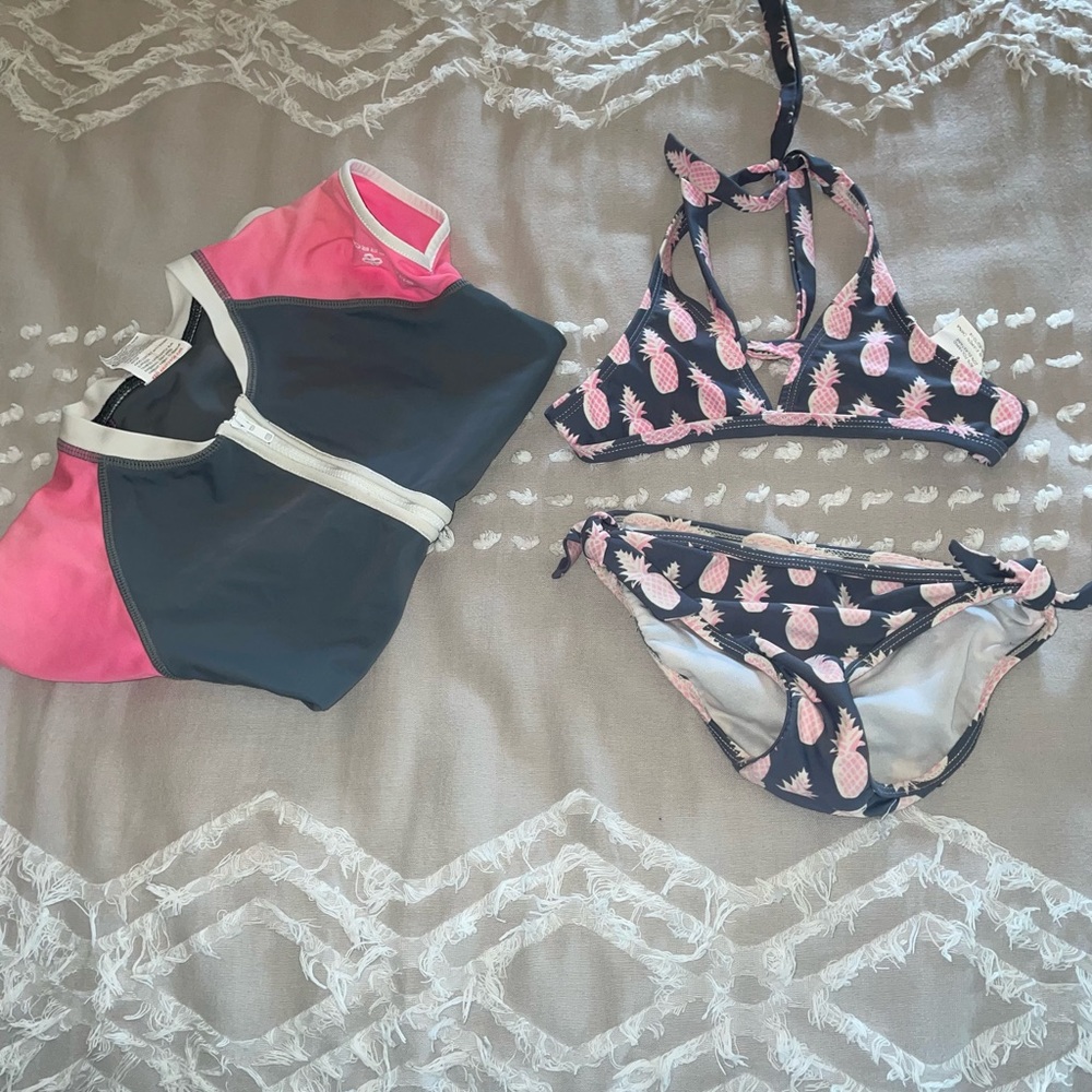 SnapperRock Girls Bikini and Rashguard size 6